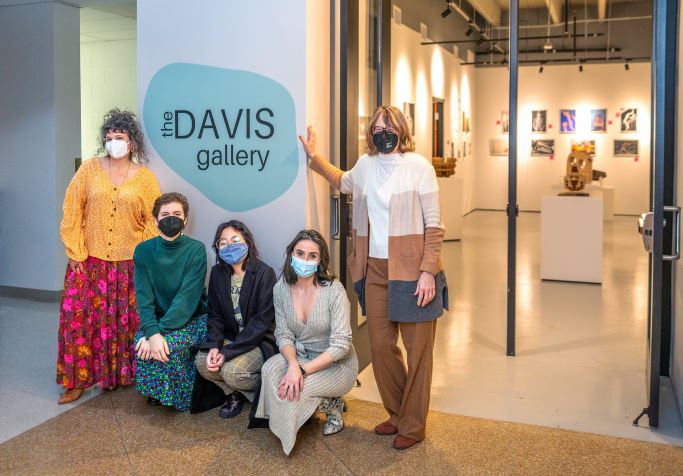 DU students in front of the Davis Gallery 