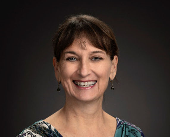 Portrait of Lynda Knowles