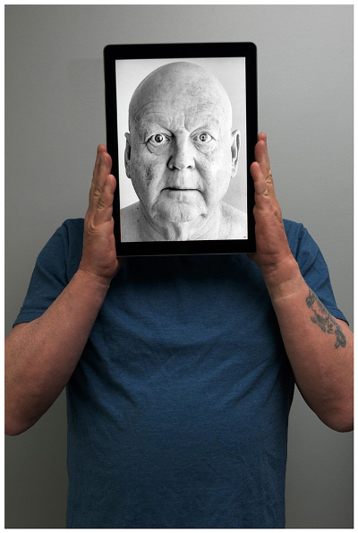 Roddy MacInnes self-portrait