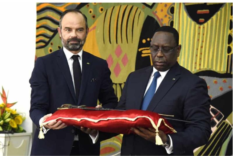 French prime minister Edouard Philippe hands the sword of Omar Saidou Tall to Senegal president Macky Sall.