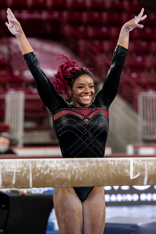 lynnzee-brown-gymnastics-competition
